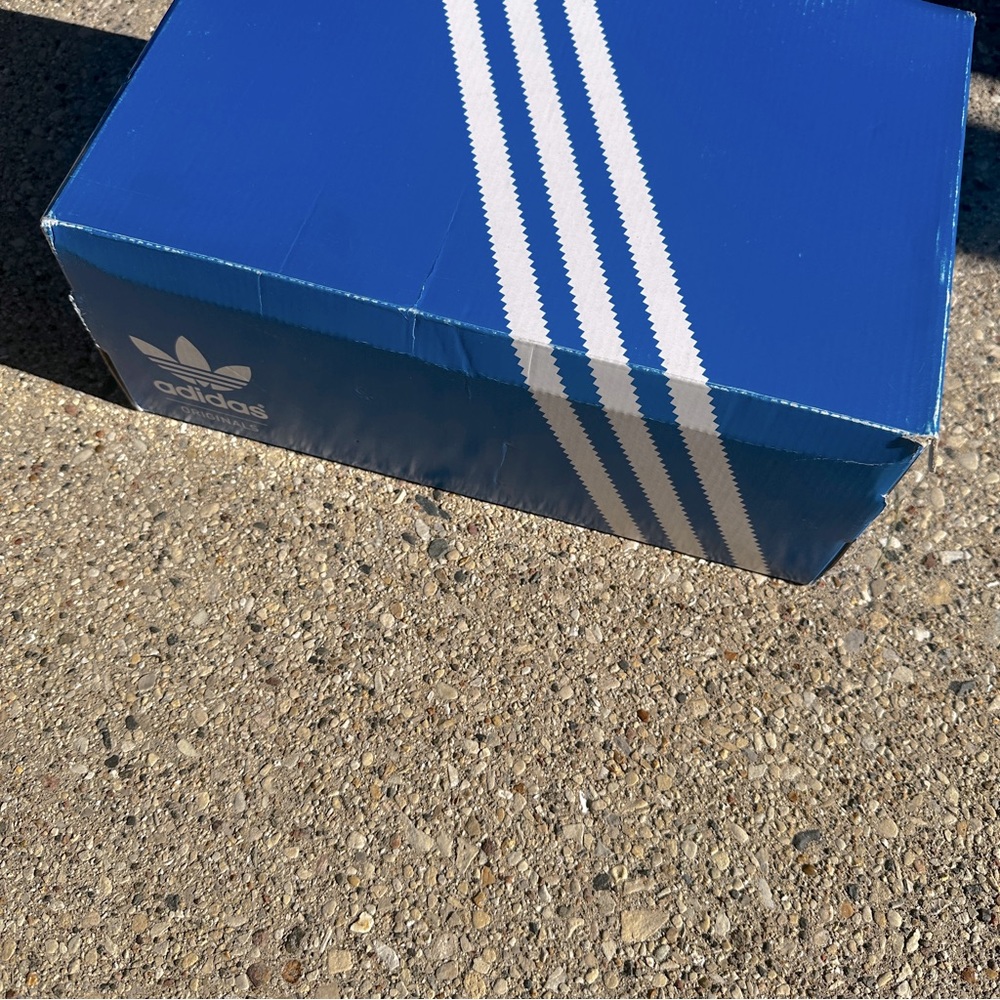 SOLD!!! Adidas Superstar Sneakers - White - Size 11 - Picture 12 of 14
